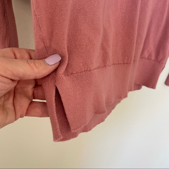 Loft Outlet Pink Long Sleeve V-Neck Light Weight Top. Size Small. - Picture 7 of 7